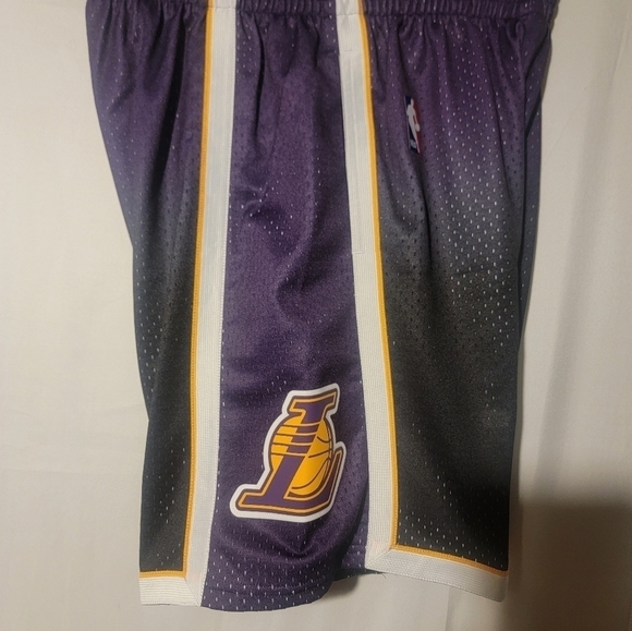 Mitchell & Ness LA Lakers 2009 Fadeaway Swingman Men’s Basketball Shorts Size M - Picture 1 of 8